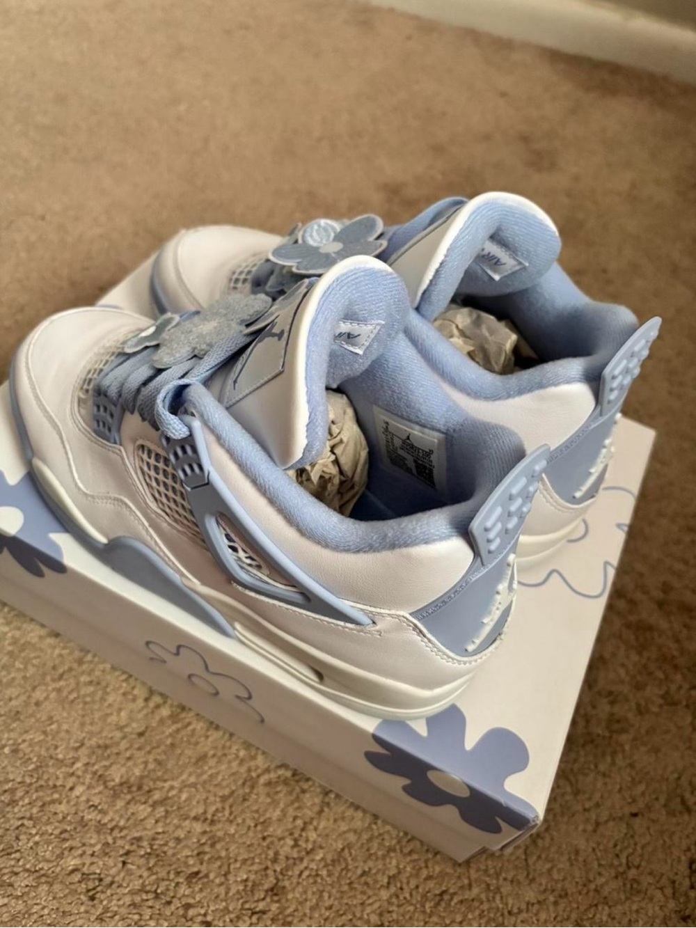 Mother’s Day Jordan 4 🩵 - Picture 2 of 6